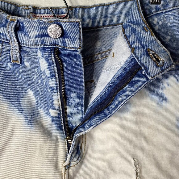 Vintage Guess High Rise  Mom Jean Shorts Sz 31 Distressed Bleached 90s women usa - Picture 8 of 13